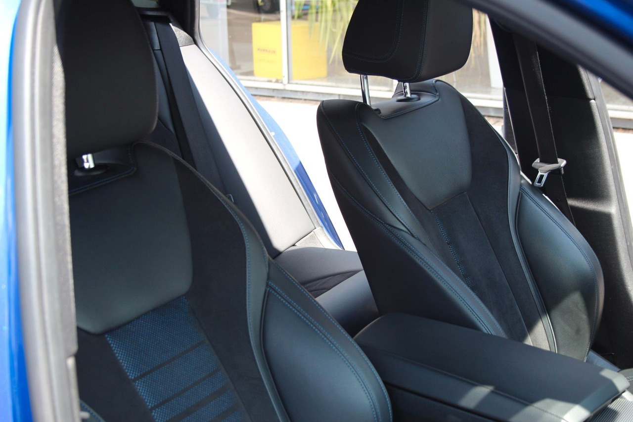 Kombi BMW 320 Touring d M Sport Laser Alcantara Harman Kar: 18 kép.