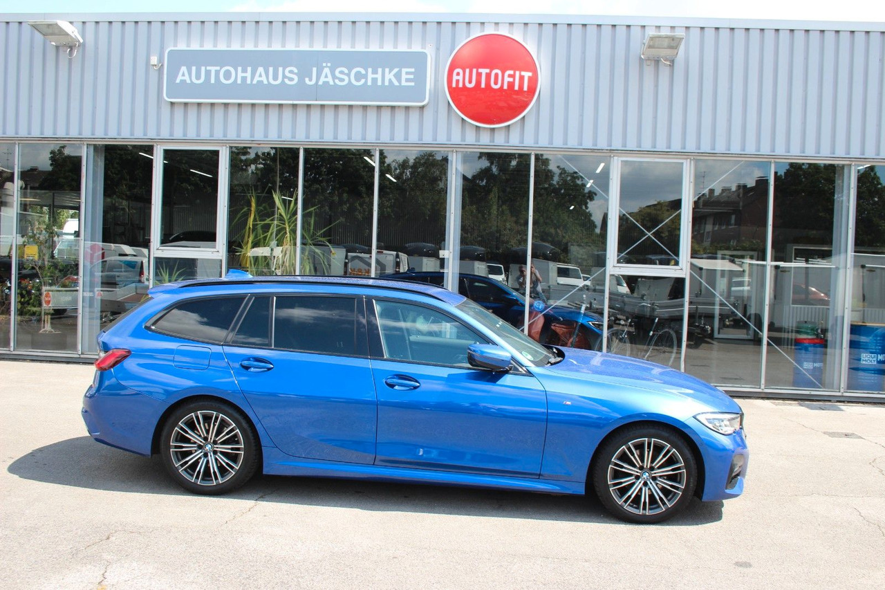 BMW 320 Touring d M Sport Laser Alcantara Harman Kar - Kombi: 5 kép. BMW 320 Touring d M Sport Laser Alcantara Harman Kar - Kombi: 5 kép.