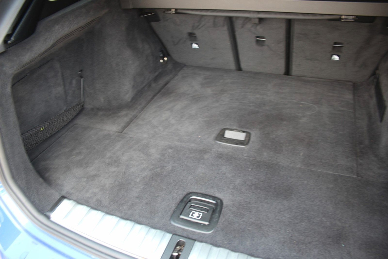 Kombi BMW 320 Touring d M Sport Laser Alcantara Harman Kar: 13 kép.