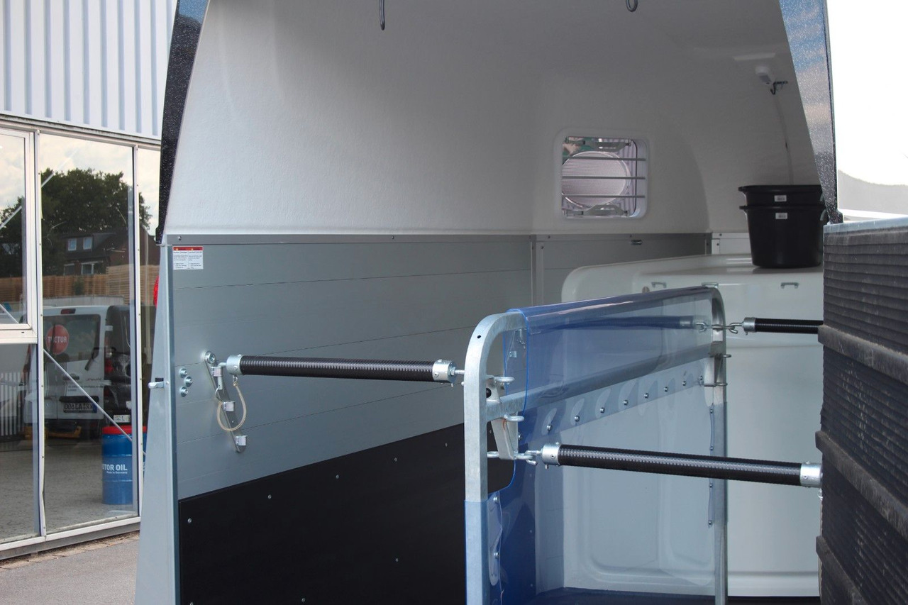 Pótkocsi állatszállító Humbaur Equitos Alu Plus 2400 Pferdeanhänger Sattelkamme: 9 kép.