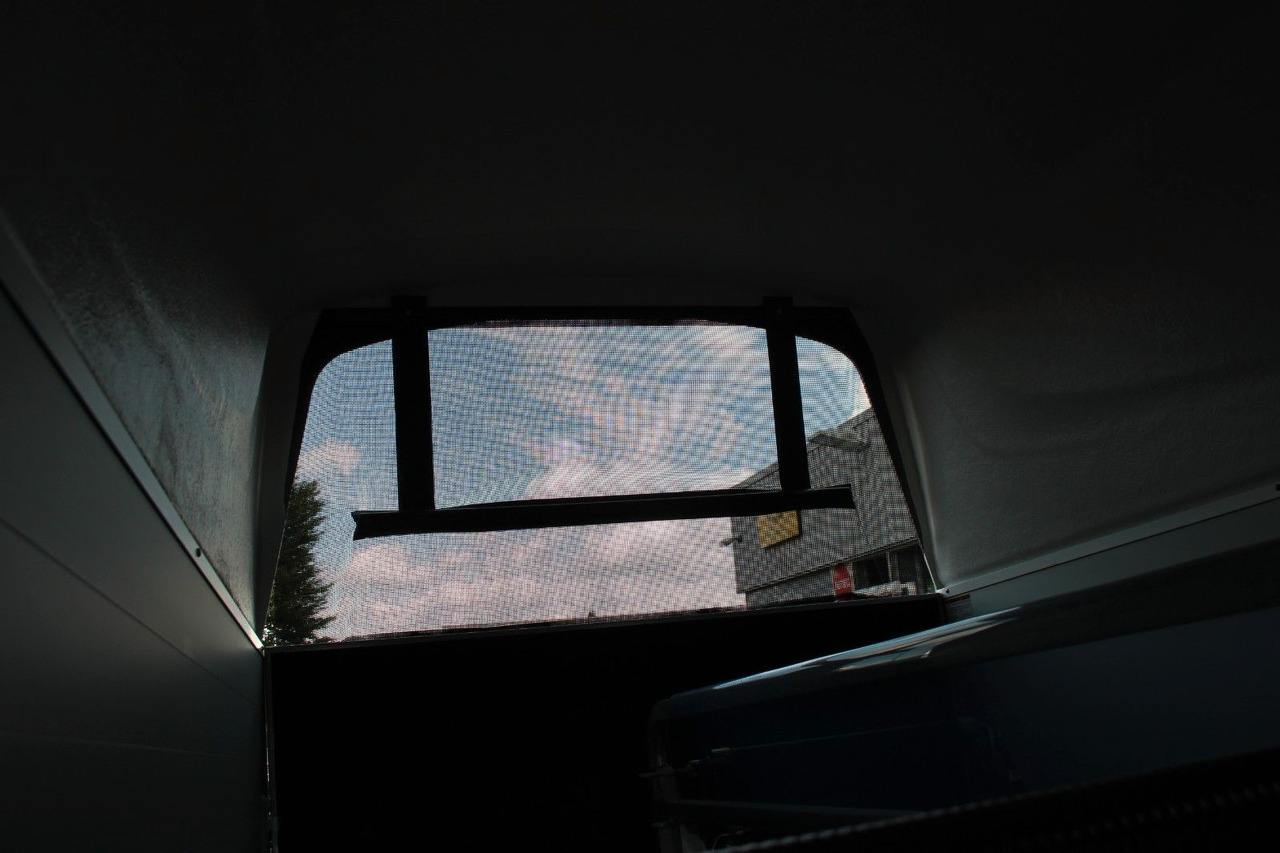 Pótkocsi állatszállító Humbaur Equitos Alu Plus 2400 Pferdeanhänger Sattelkamme: 20 kép.