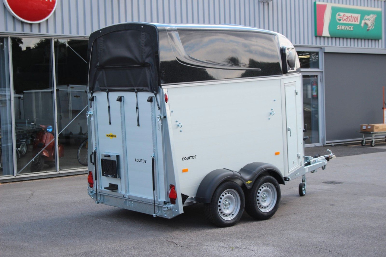 Humbaur Equitos Alu Plus 2400 Pferdeanhänger Sattelkamme - Pótkocsi állatszállító: 3 kép. Humbaur Equitos Alu Plus 2400 Pferdeanhänger Sattelkamme - Pótkocsi állatszállító: 3 kép.