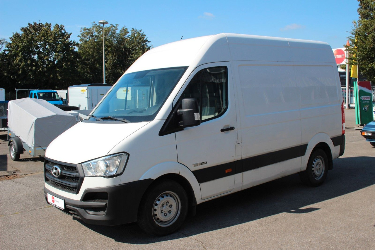Hyundai H350 Klima L2H2 1.Hand 137tKM - Kisbusz: 4 kép. Hyundai H350 Klima L2H2 1.Hand 137tKM - Kisbusz: 4 kép.