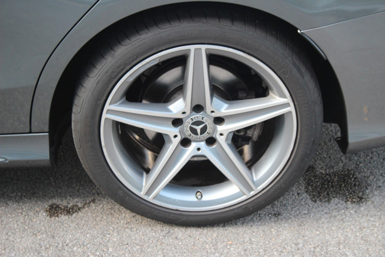 Mercedes-Benz C 220d T BlueTec AMG LED ACC LEDER - Kombi: 5 kép. Mercedes-Benz C 220d T BlueTec AMG LED ACC LEDER - Kombi: 5 kép.