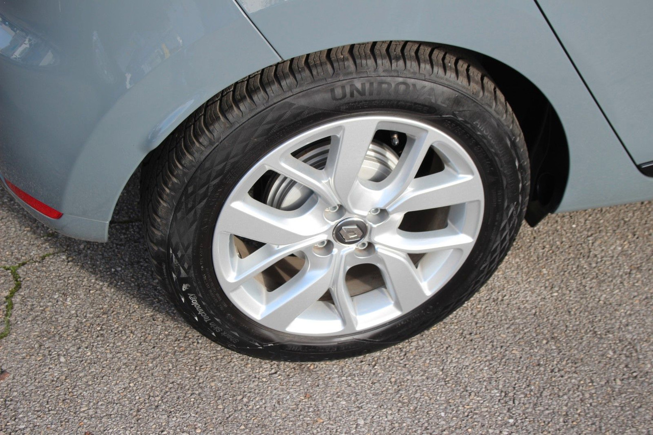 Renault Clio IV Limited 13tKM aus Rentnerbesitz Navi - Szedán: 4 kép. Renault Clio IV Limited 13tKM aus Rentnerbesitz Navi - Szedán: 4 kép.