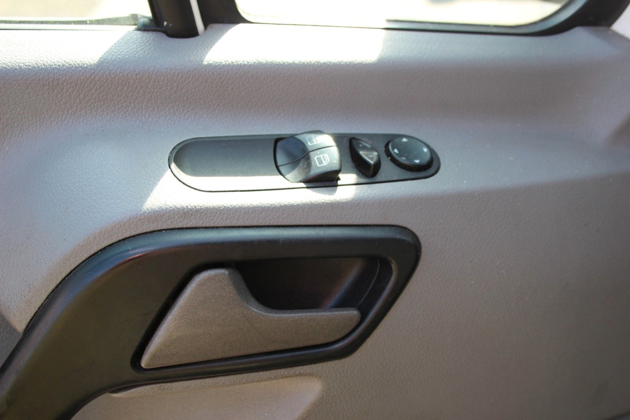 Volkswagen Crafter KÜHLUNG 35 L2H2 - Kisbusz: 5 kép. Volkswagen Crafter KÜHLUNG 35 L2H2 - Kisbusz: 5 kép.