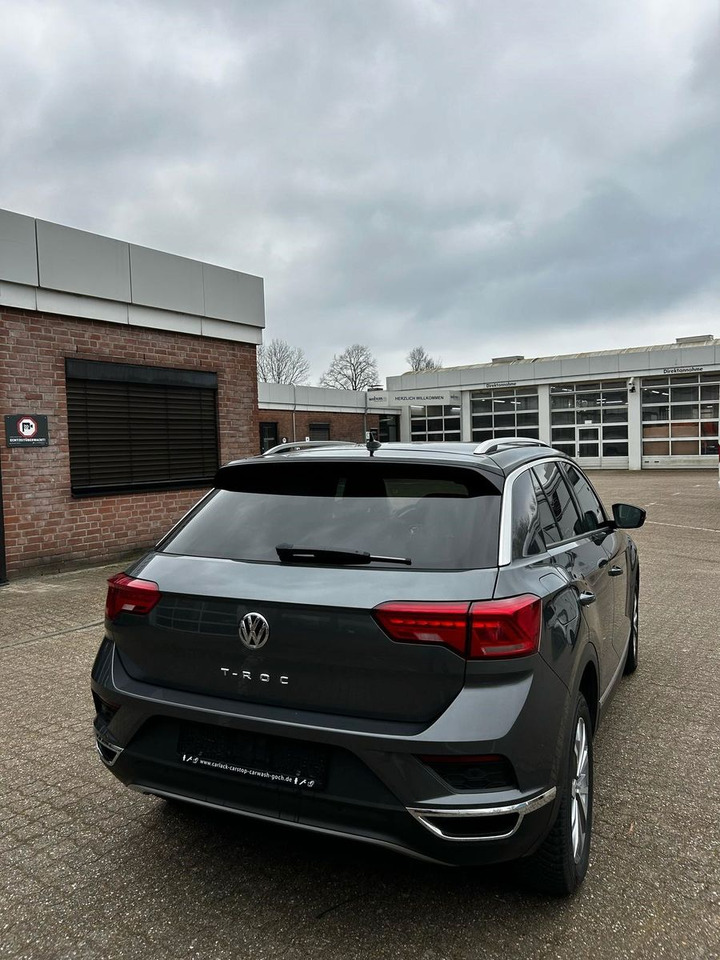Volkswagen T-Roc Style - Terepjáró/ SUV: 4 kép. Volkswagen T-Roc Style - Terepjáró/ SUV: 4 kép.