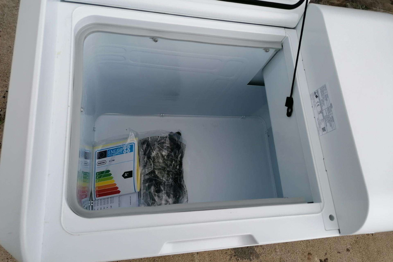 Fridge Dometic Waeco Mobicool 38L - Fülke és belső tér - Teherautó: 4 kép. Fridge Dometic Waeco Mobicool 38L - Fülke és belső tér - Teherautó: 4 kép.