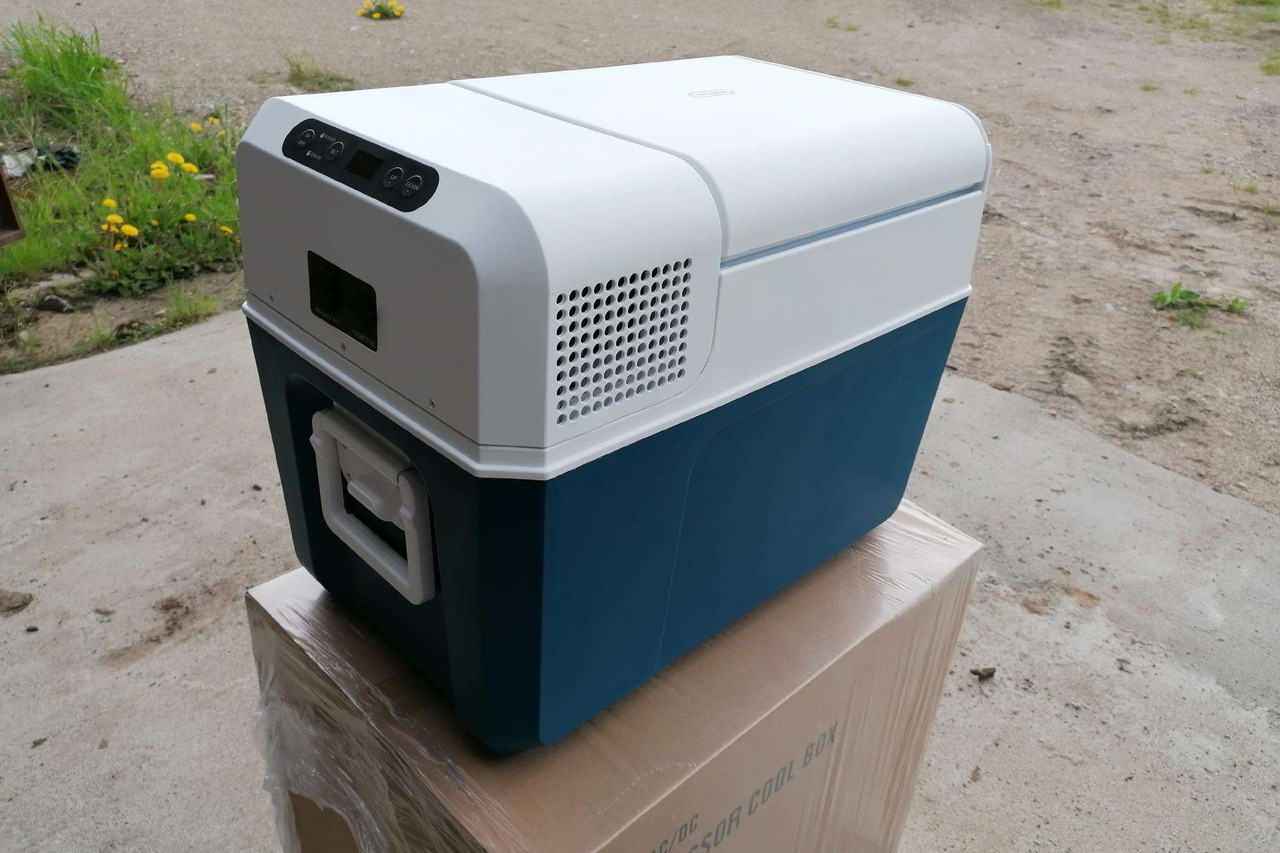 Fridge Dometic Waeco Mobicool 38L - Fülke és belső tér - Teherautó: 1 kép. Fridge Dometic Waeco Mobicool 38L - Fülke és belső tér - Teherautó: 1 kép.
