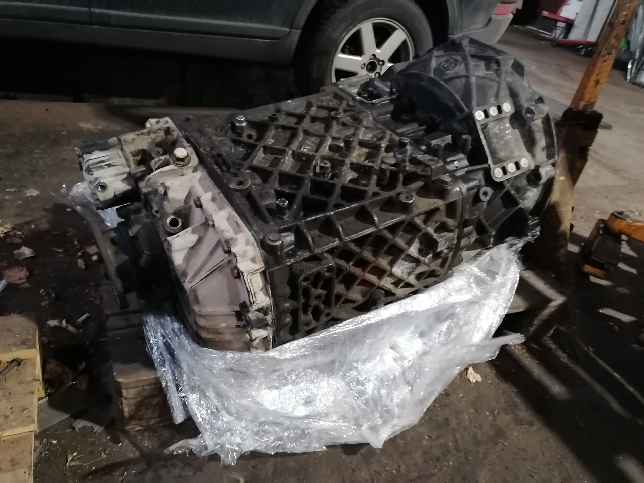 MAN DAF REMANUFACTURED gearbox ZF 16S151 ratio 0,84 - Sebességváltó: 3 kép. MAN DAF REMANUFACTURED gearbox ZF 16S151 ratio 0,84 - Sebességváltó: 3 kép.