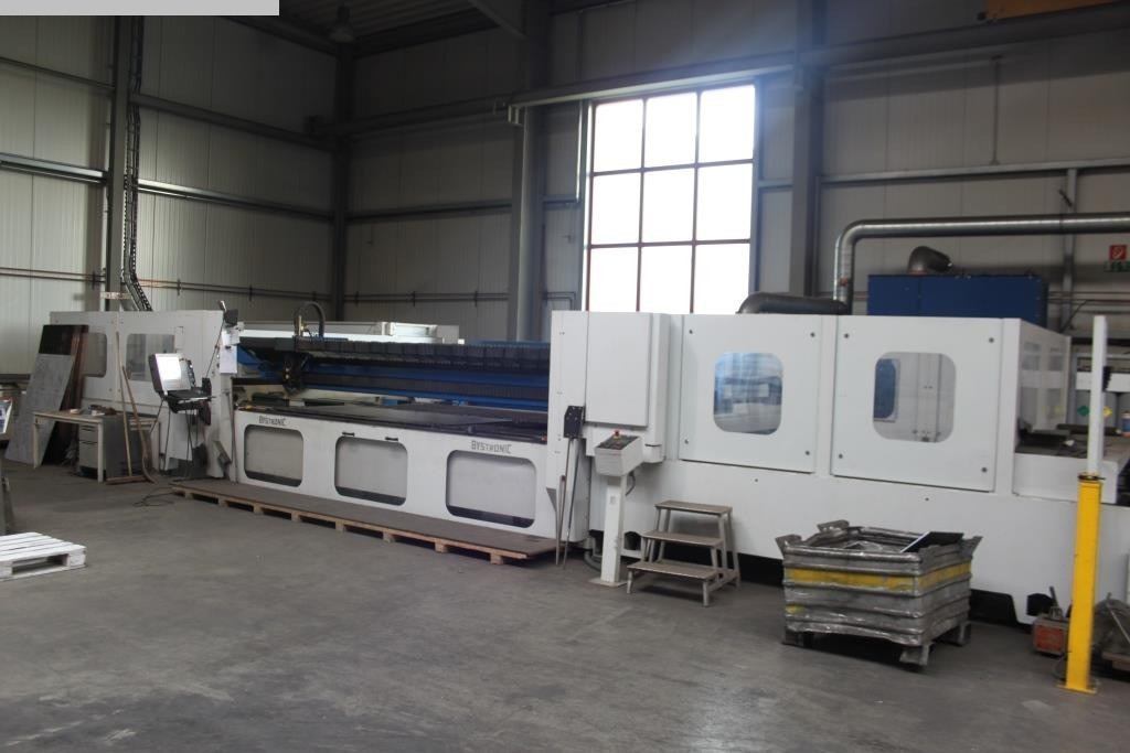 BYSTRONIC Bystar L 4025-8 - Fémmegmunkáló gép: 2 kép. BYSTRONIC Bystar L 4025-8 - Fémmegmunkáló gép: 2 kép.