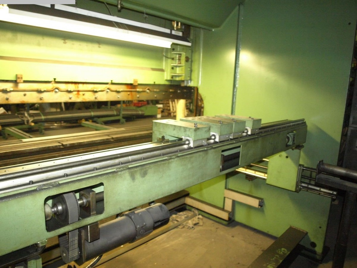 LOTZE 309x3000kn - Fémmegmunkáló gép: 5 kép. LOTZE 309x3000kn - Fémmegmunkáló gép: 5 kép.