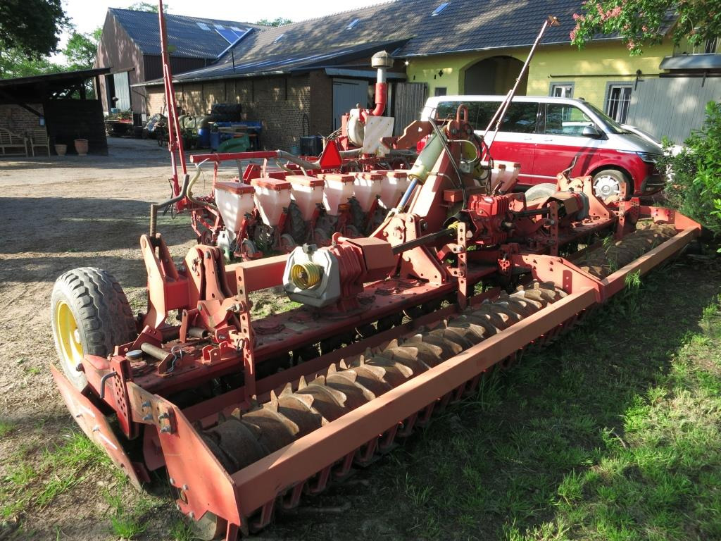 Lely 600-55 - Forgóborona: 3 kép. Lely 600-55 - Forgóborona: 3 kép.