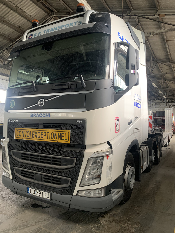 VOLVO VOLVO FH 6x2 500 Euro VI, salon Polska, ASO - Nyergesvontató: 3 kép. VOLVO VOLVO FH 6x2 500 Euro VI, salon Polska, ASO - Nyergesvontató: 3 kép.