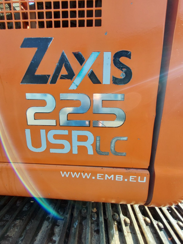 Hitachi ZX225USRLC - Lánctalpas kotró: 5 kép. Hitachi ZX225USRLC - Lánctalpas kotró: 5 kép.