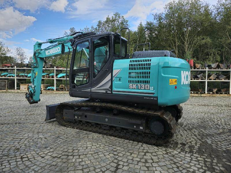 Kobelco SK130LC-11 - Lánctalpas kotró: 4 kép. Kobelco SK130LC-11 - Lánctalpas kotró: 4 kép.