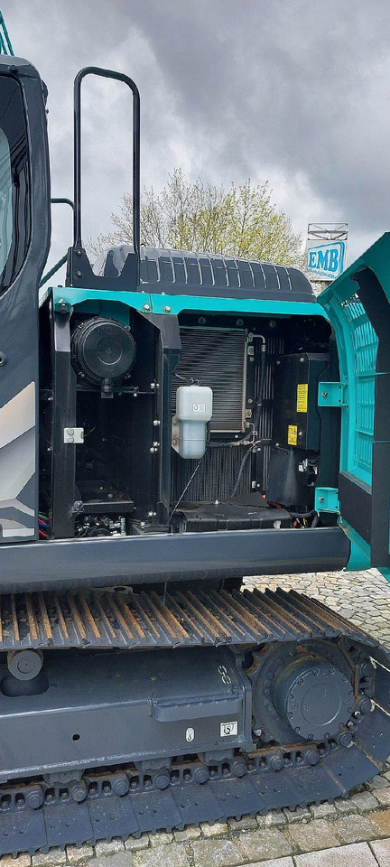 Kobelco SK130LC-11 - Lánctalpas kotró: 4 kép. Kobelco SK130LC-11 - Lánctalpas kotró: 4 kép.