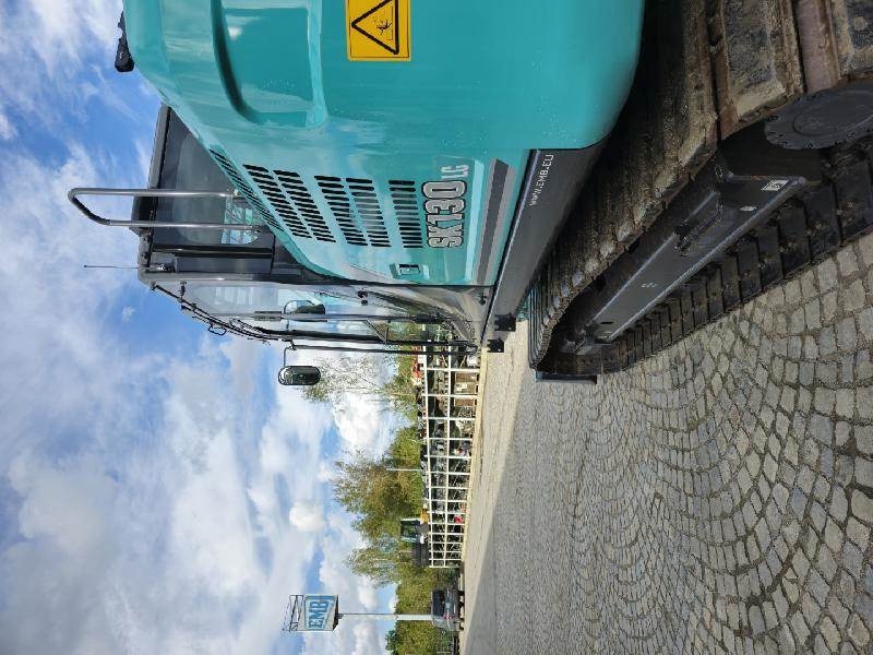 Kobelco SK130LC-11 - Lánctalpas kotró: 3 kép. Kobelco SK130LC-11 - Lánctalpas kotró: 3 kép.