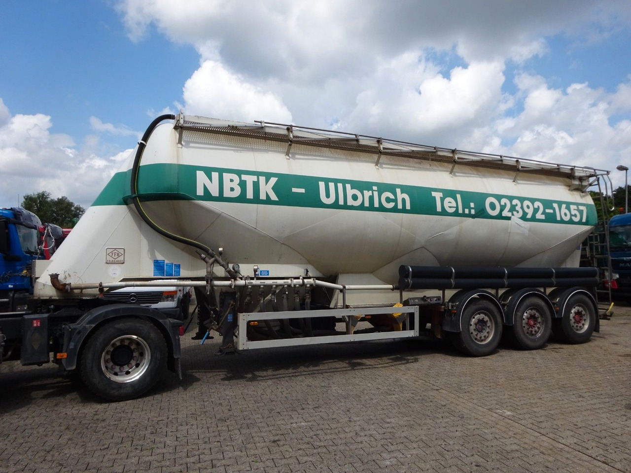 Feldbinder EUT 49.3 Silo für Staub u. Rieselgüter ca. 50m³ - Silós félpótkocsi: 2 kép. Feldbinder EUT 49.3 Silo für Staub u. Rieselgüter ca. 50m³ - Silós félpótkocsi: 2 kép.