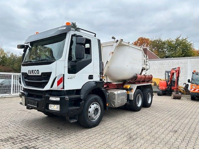 Iveco 410 TRAKKER Wechselsystem Kipper + Asphaltmulde - Konténerszállító: 2 kép. Iveco 410 TRAKKER Wechselsystem Kipper + Asphaltmulde - Konténerszállító: 2 kép.