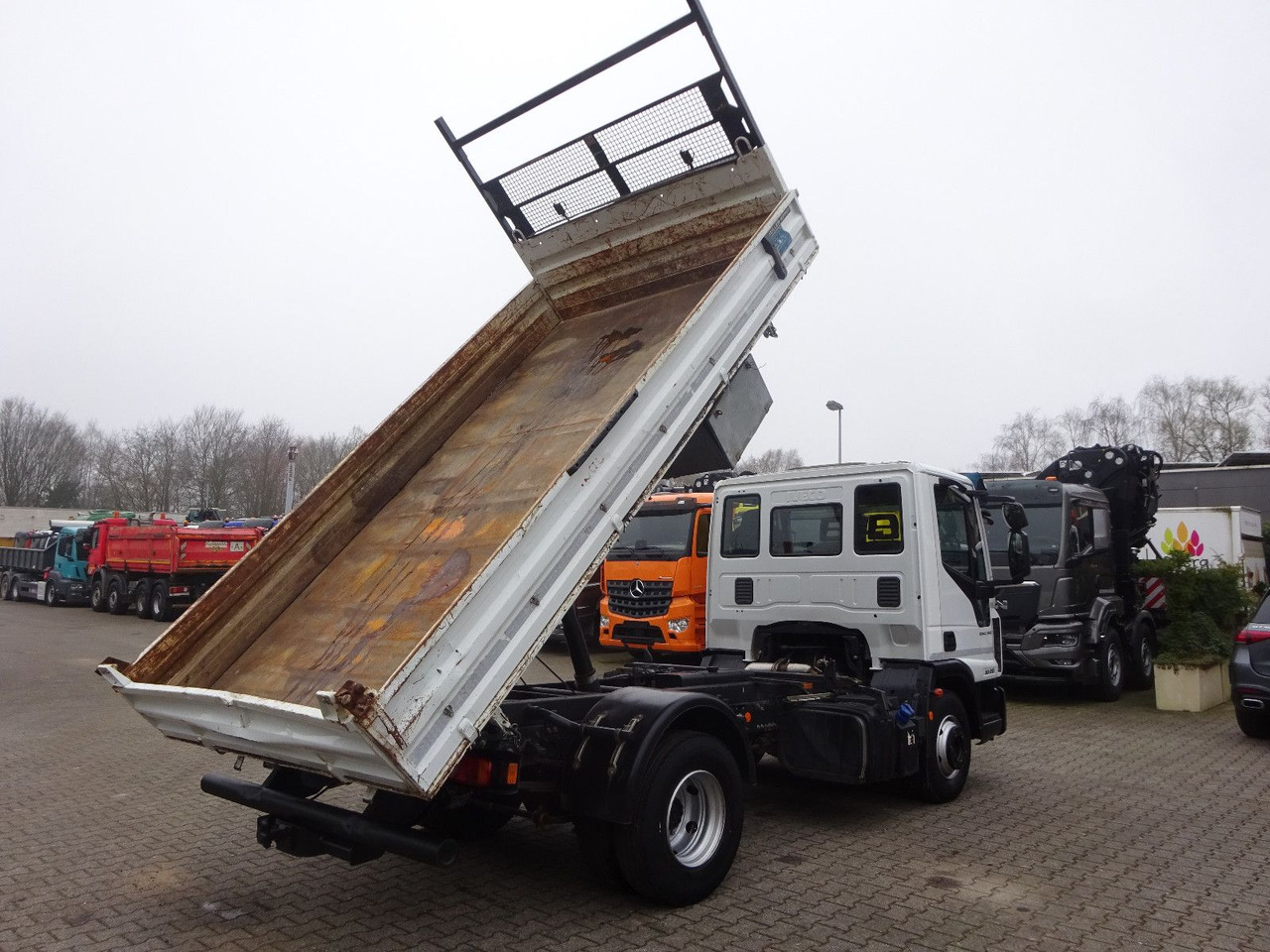 Iveco 80-120 Eurocargo MEILLER 3SKipper 4x2 - Billenőplatós teherautó: 5 kép. Iveco 80-120 Eurocargo MEILLER 3SKipper 4x2 - Billenőplatós teherautó: 5 kép.