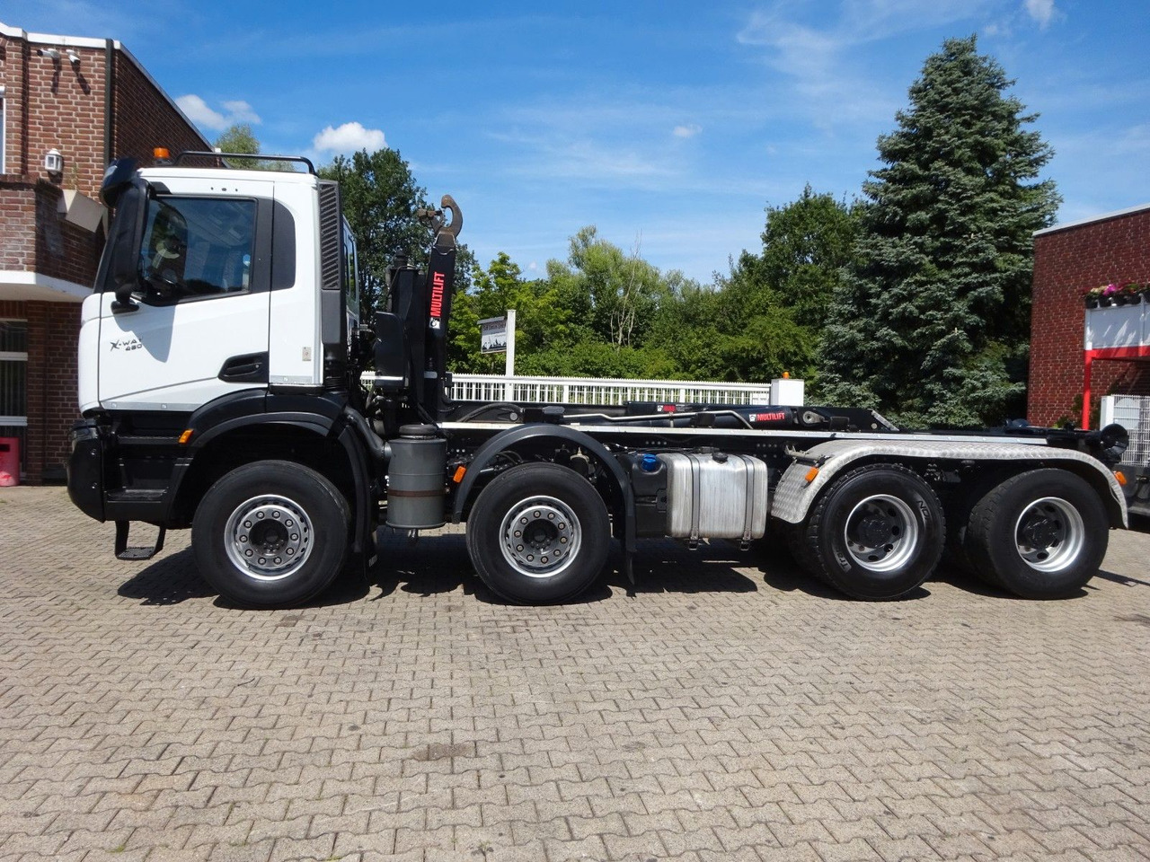 Iveco X-WAY 480 HIAB ABROLLER 8x4 - Horgos rakodó teherautó: 5 kép. Iveco X-WAY 480 HIAB ABROLLER 8x4 - Horgos rakodó teherautó: 5 kép.