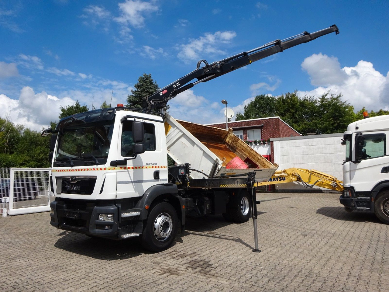 MAN 15.290 TGM 3Skipper + HIAB 111-B3 HIDUO Kran 4x2 - Billenőplatós teherautó, Darus autó: 4 kép. MAN 15.290 TGM 3Skipper + HIAB 111-B3 HIDUO Kran 4x2 - Billenőplatós teherautó, Darus autó: 4 kép.