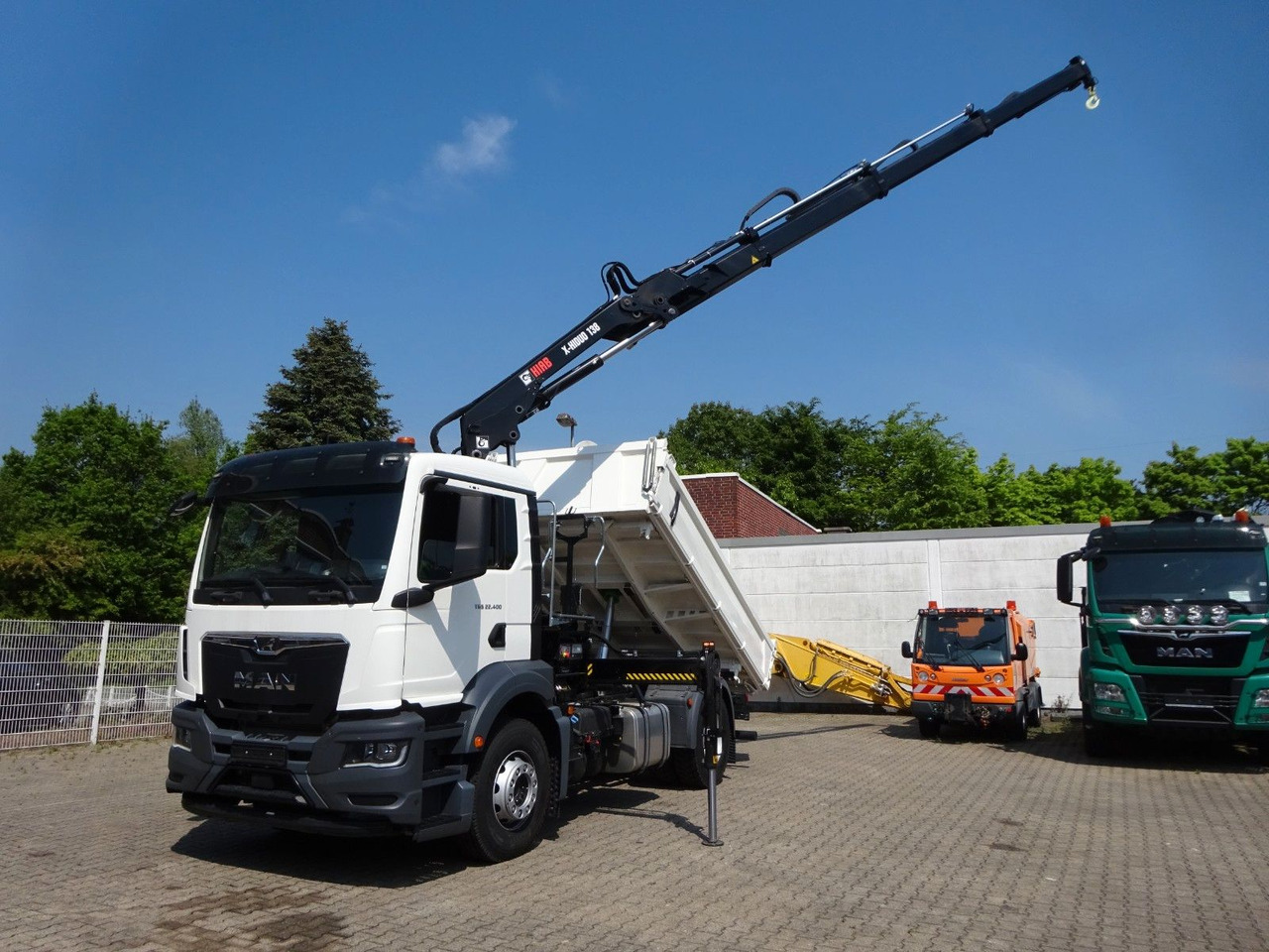 MAN 22.400 TGS + HIAB X-HIDUO 138 Kran - Billenőplatós teherautó, Darus autó: 1 kép. MAN 22.400 TGS + HIAB X-HIDUO 138 Kran - Billenőplatós teherautó, Darus autó: 1 kép.