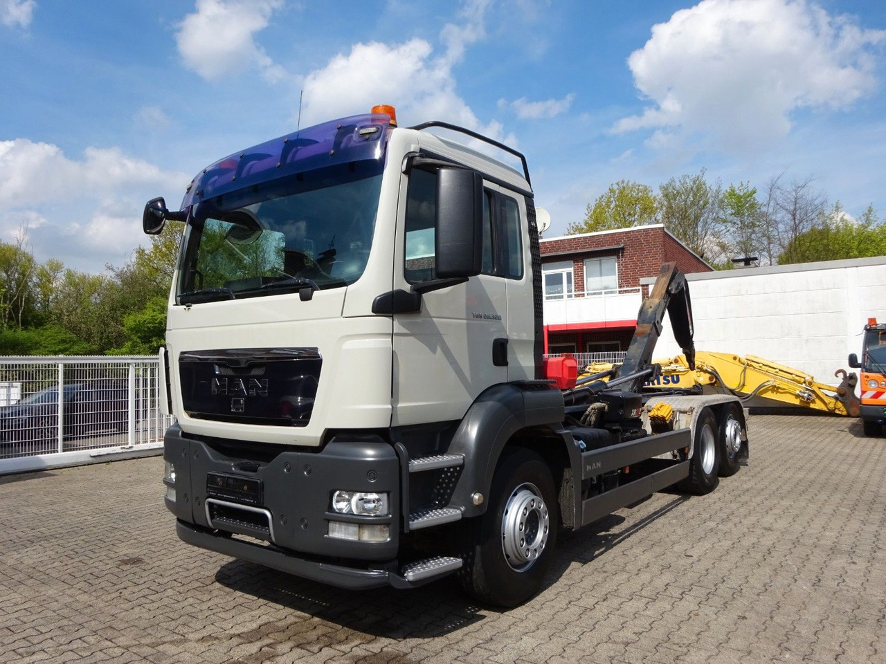 MAN 26.320 Multilift Abroller mit Lift+Lenkachse - Horgos rakodó teherautó: 3 kép. MAN 26.320 Multilift Abroller mit Lift+Lenkachse - Horgos rakodó teherautó: 3 kép.