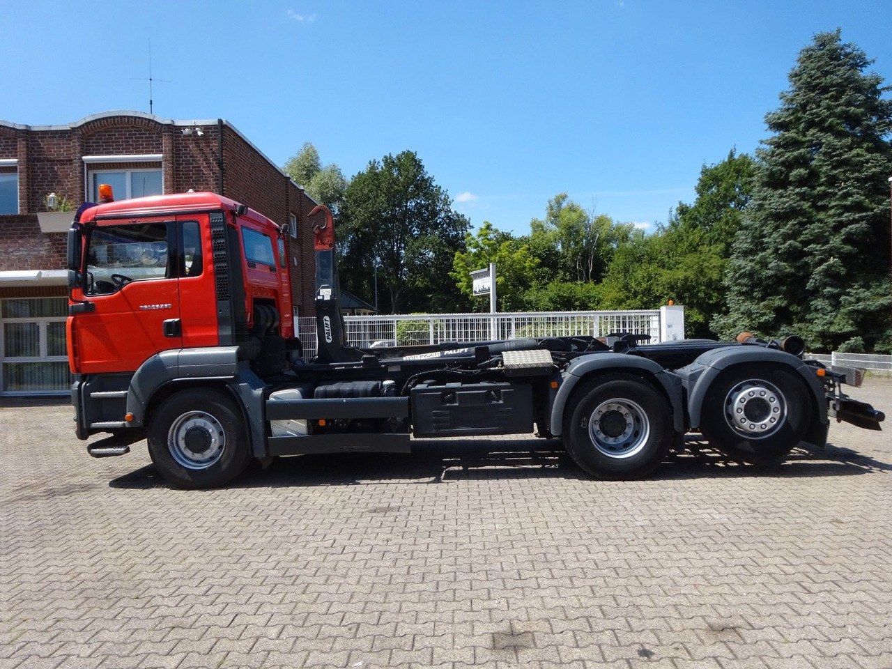 MAN 26.360 TGA PALFINGER Abroller 6x2-4 Hydrodrive - Horgos rakodó teherautó: 1 kép. MAN 26.360 TGA PALFINGER Abroller 6x2-4 Hydrodrive - Horgos rakodó teherautó: 1 kép.