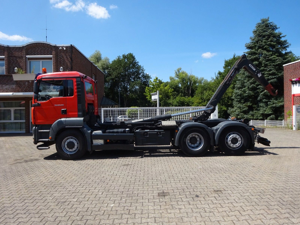 MAN 26.360 TGA PALFINGER Abroller 6x2-4 Hydrodrive - Horgos rakodó teherautó: 3 kép. MAN 26.360 TGA PALFINGER Abroller 6x2-4 Hydrodrive - Horgos rakodó teherautó: 3 kép.