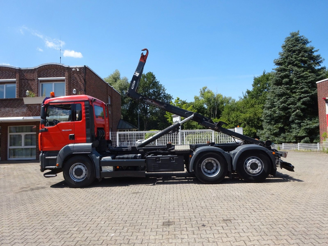 MAN 26.360 TGA PALFINGER Abroller 6x2-4 Hydrodrive - Horgos rakodó teherautó: 2 kép. MAN 26.360 TGA PALFINGER Abroller 6x2-4 Hydrodrive - Horgos rakodó teherautó: 2 kép.