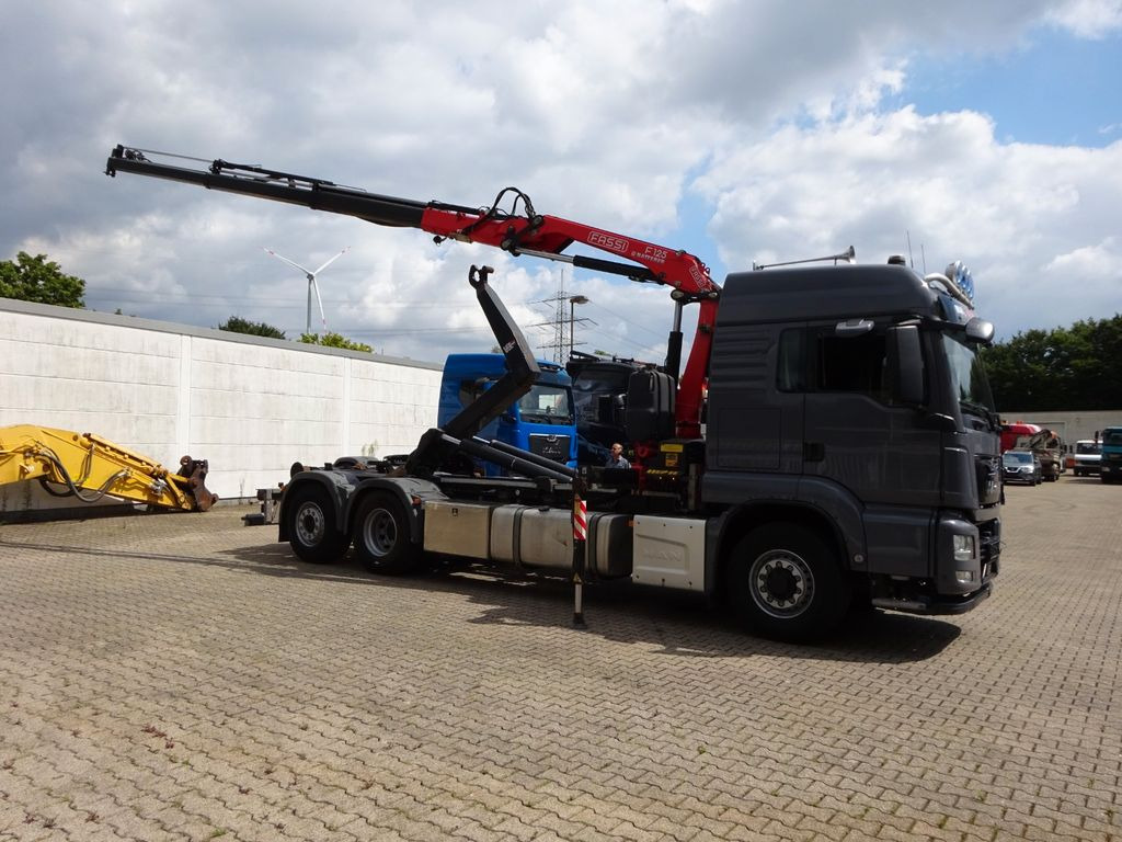 MAN 26.500 Abroller + Fassi F125A Kran 6x2-4 Allrad - Horgos rakodó teherautó, Darus autó: 4 kép. MAN 26.500 Abroller + Fassi F125A Kran 6x2-4 Allrad - Horgos rakodó teherautó, Darus autó: 4 kép.