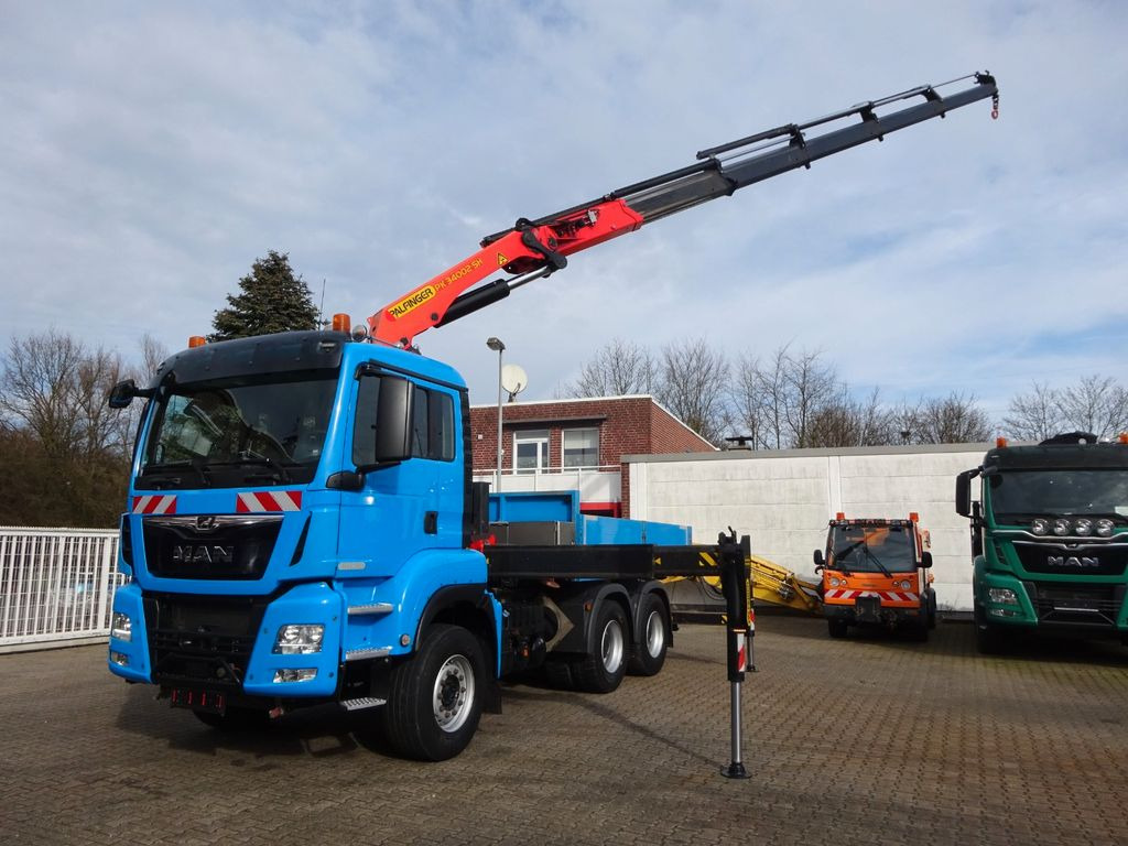 MAN 28.460 TGS Pritsche + PK 34002 Kran 6x4 - Darus autó, Platós teherautó: 1 kép. MAN 28.460 TGS Pritsche + PK 34002 Kran 6x4 - Darus autó, Platós teherautó: 1 kép.
