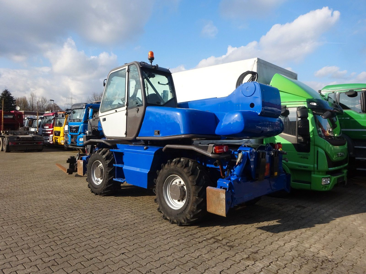 Manitou Teleskoplader MRT 2150 mit Palettengabel - Teleszkópos rakodó: 4 kép. Manitou Teleskoplader MRT 2150 mit Palettengabel - Teleszkópos rakodó: 4 kép.