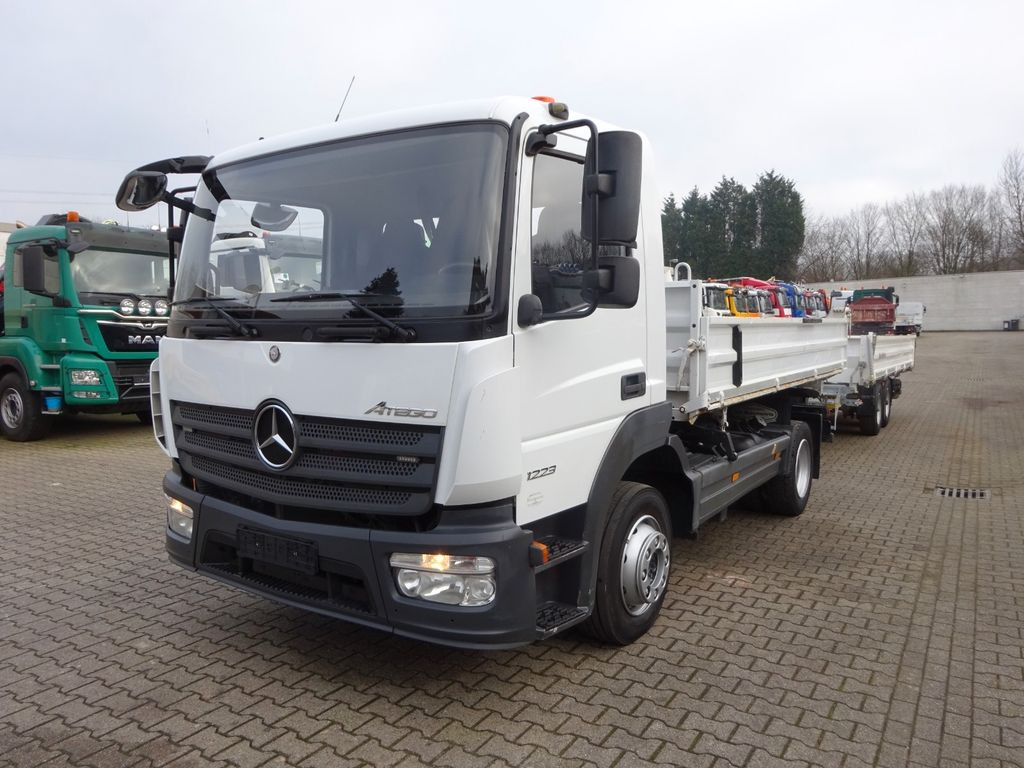 Mercedes-Benz 1223 Atego MEILLER 3Skipper - Billenőplatós teherautó: 1 kép. Mercedes-Benz 1223 Atego MEILLER 3Skipper - Billenőplatós teherautó: 1 kép.