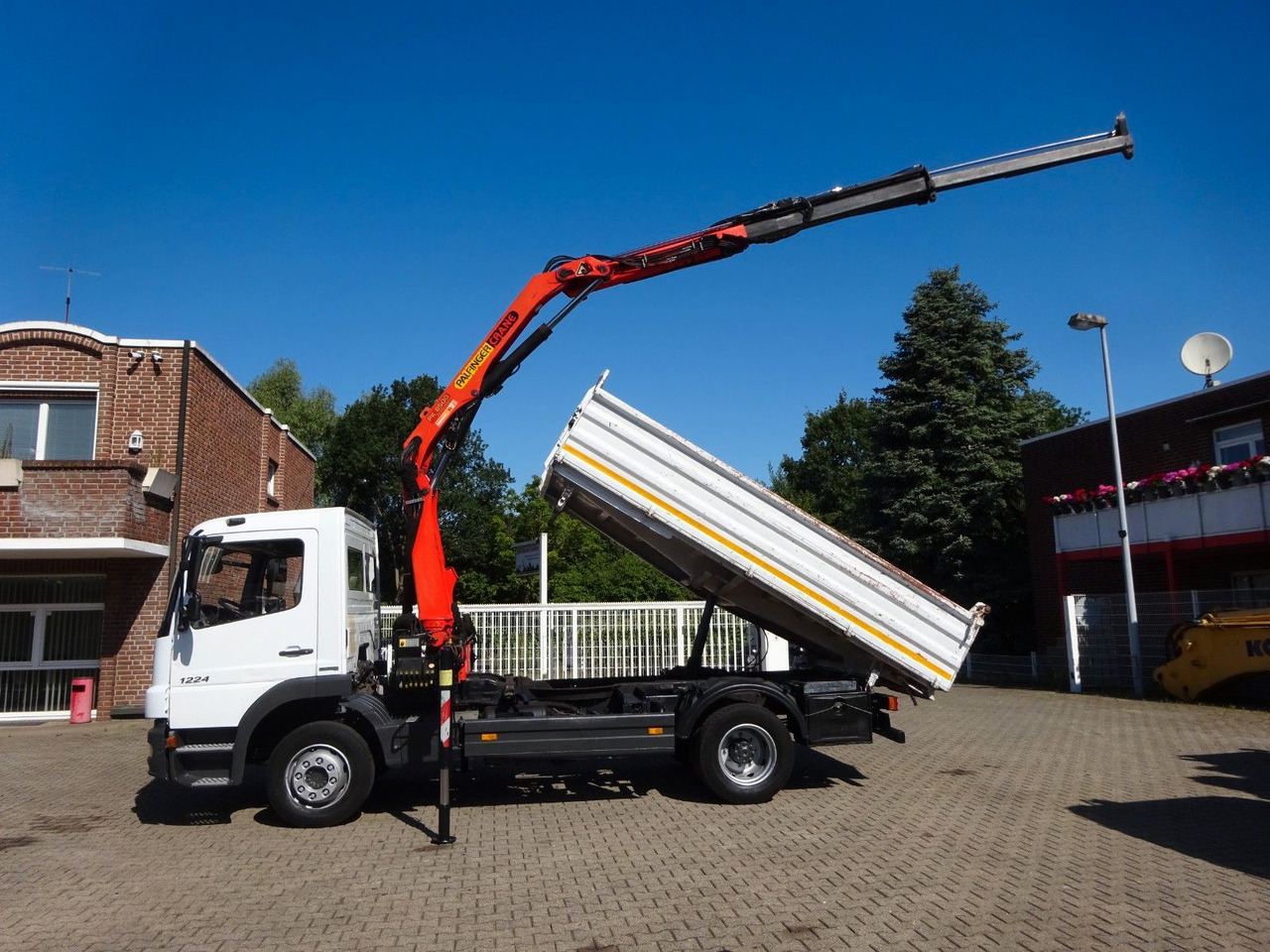 Mercedes-Benz 1224 Atego MEILLER 3Skipper + PK 8500 Kran - Billenőplatós teherautó, Darus autó: 2 kép. Mercedes-Benz 1224 Atego MEILLER 3Skipper + PK 8500 Kran - Billenőplatós teherautó, Darus autó: 2 kép.