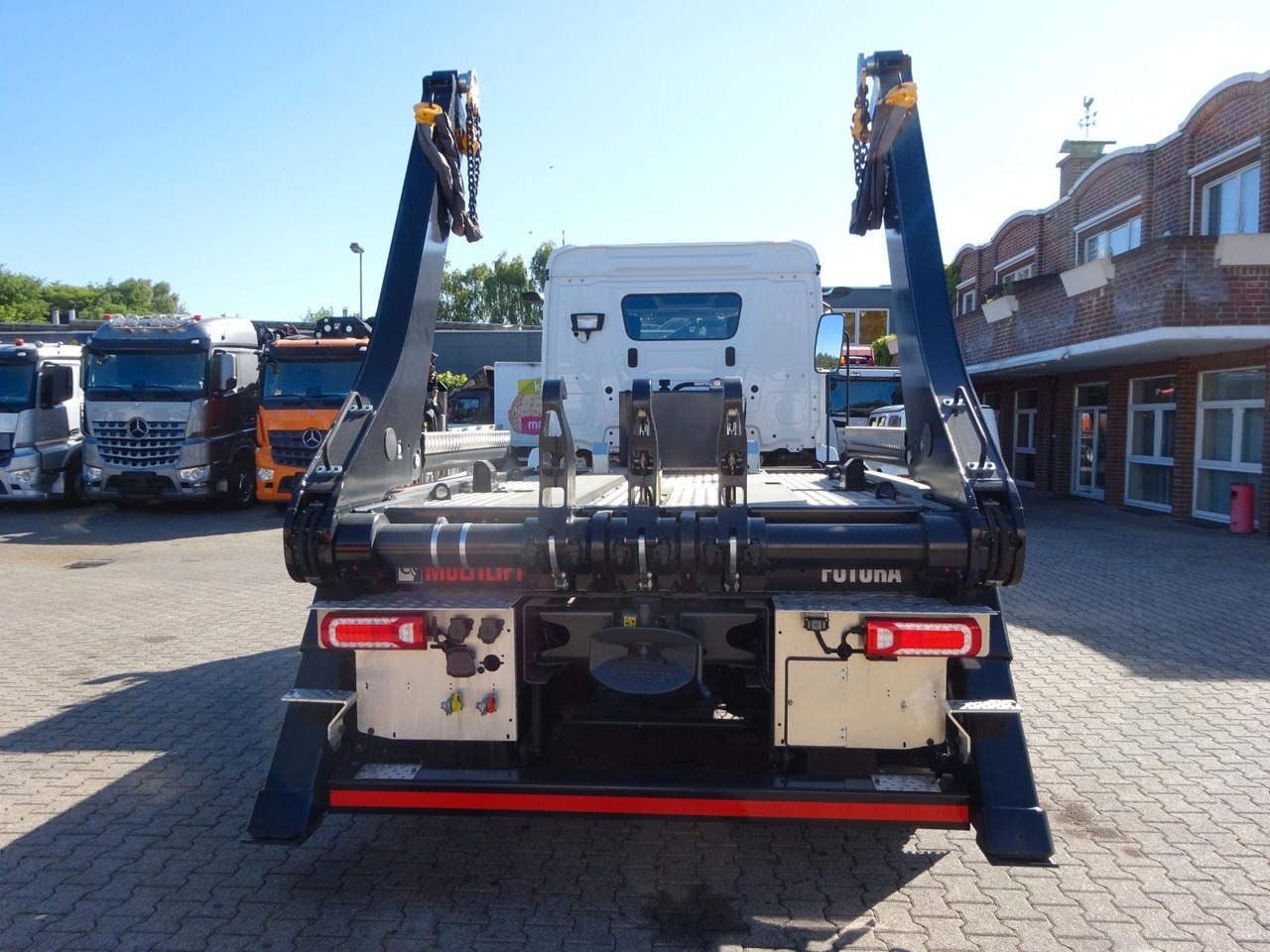 Mercedes-Benz 1840 Actros Absetzkipper NEUFAHRZEUG mit 1645 km - Billenőplatós teherautó: 4 kép. Mercedes-Benz 1840 Actros Absetzkipper NEUFAHRZEUG mit 1645 km - Billenőplatós teherautó: 4 kép.
