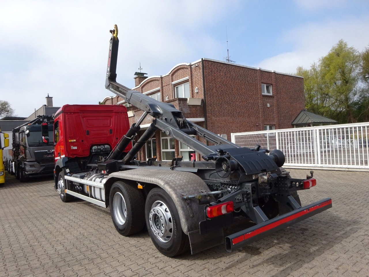 Horgos rakodó teherautó Mercedes-Benz 2532 Antos Multilift Abroller+Lift-Lenkachse6x2: 7 kép.