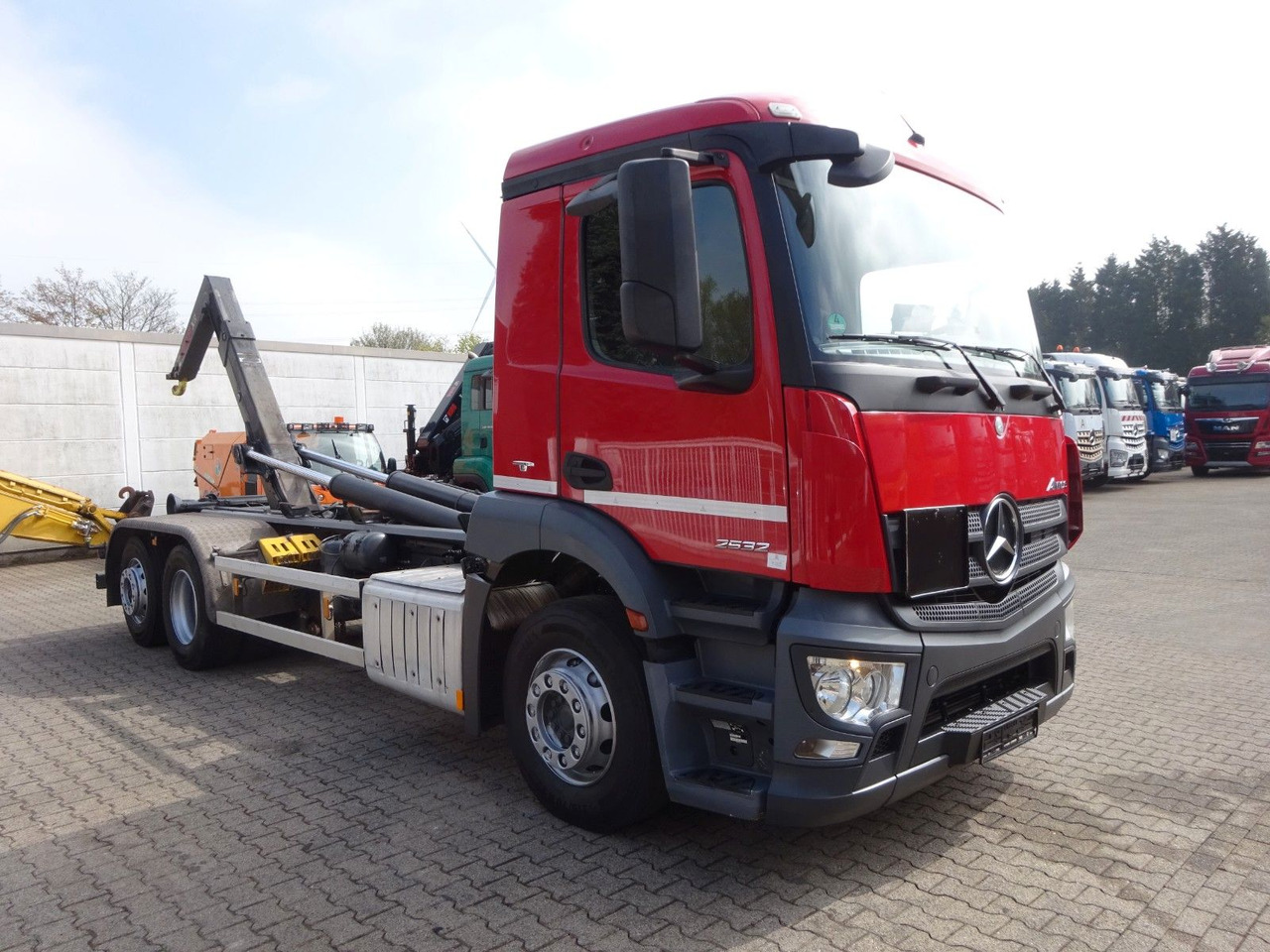 Horgos rakodó teherautó Mercedes-Benz 2532 Antos Multilift Abroller+Lift-Lenkachse6x2: 12 kép.