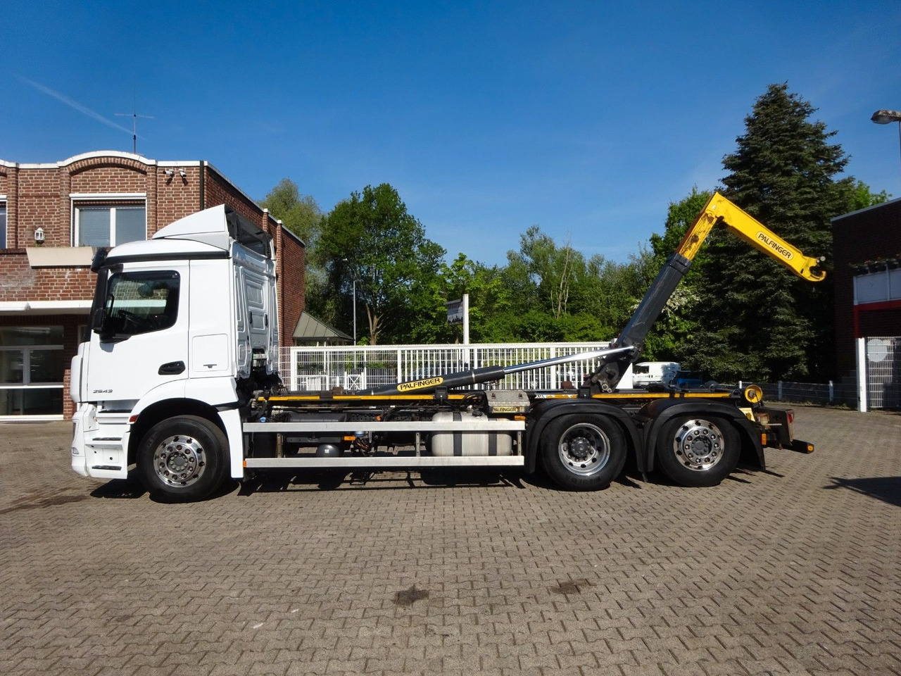 Mercedes-Benz 2543 Antos PALFINGER Abroller - Horgos rakodó teherautó: 5 kép. Mercedes-Benz 2543 Antos PALFINGER Abroller - Horgos rakodó teherautó: 5 kép.