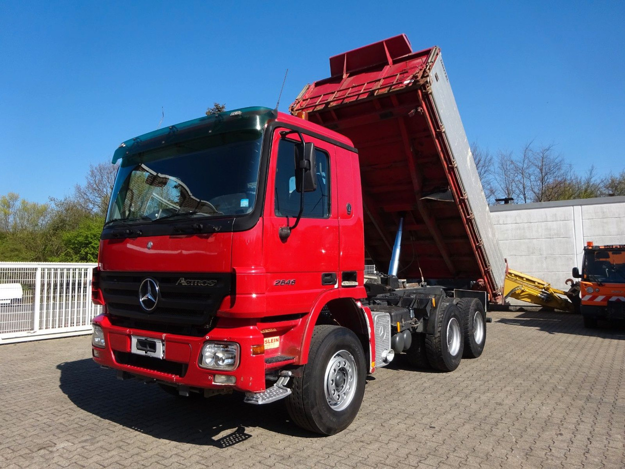 Mercedes-Benz 2646 Actros 3Seitenkipper 6x4 - Billenőplatós teherautó: 1 kép. Mercedes-Benz 2646 Actros 3Seitenkipper 6x4 - Billenőplatós teherautó: 1 kép.