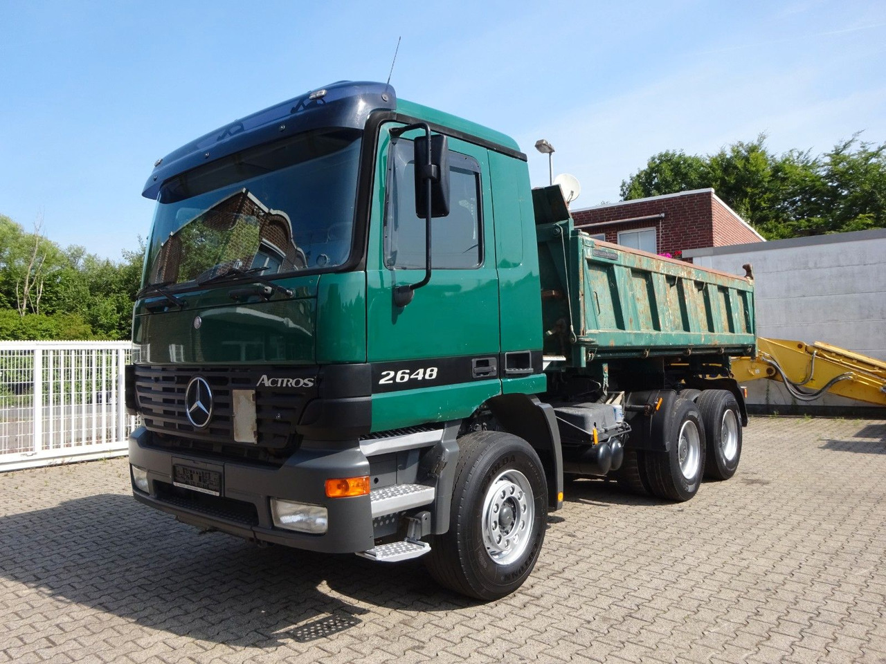 Mercedes-Benz 2648 Actros MEILLER 3SKipper 6x4 - Billenőplatós teherautó: 3 kép. Mercedes-Benz 2648 Actros MEILLER 3SKipper 6x4 - Billenőplatós teherautó: 3 kép.