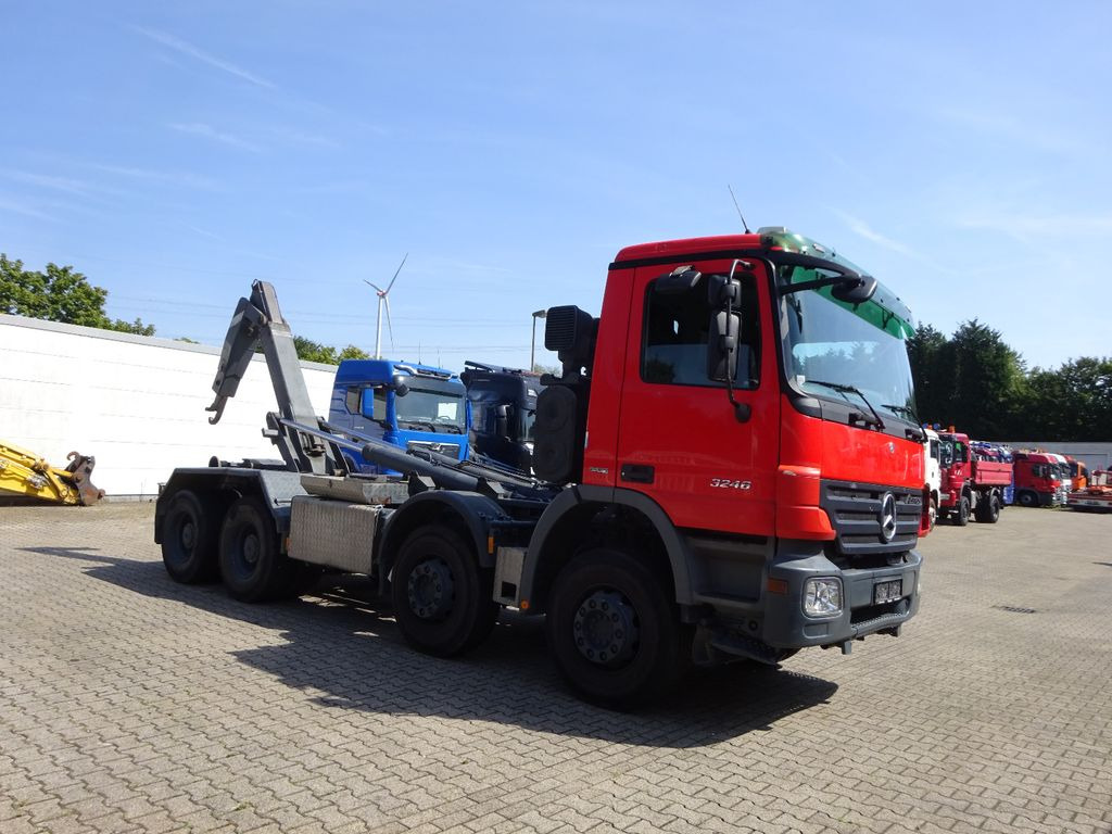 Horgos rakodó teherautó Mercedes-Benz 3246 Actros Abroller K45 8x4 Knickhacken Mercedes-Benz 3246 Actros Abroller K45 8x4 Knickhacken: 9 kép.