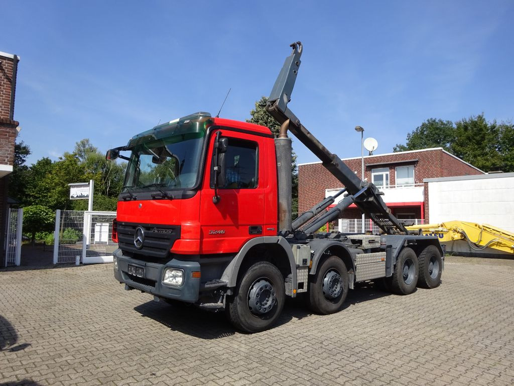 Mercedes-Benz 3246 Actros Abroller K45 8x4 Knickhacken - Horgos rakodó teherautó: 2 kép. Mercedes-Benz 3246 Actros Abroller K45 8x4 Knickhacken - Horgos rakodó teherautó: 2 kép.