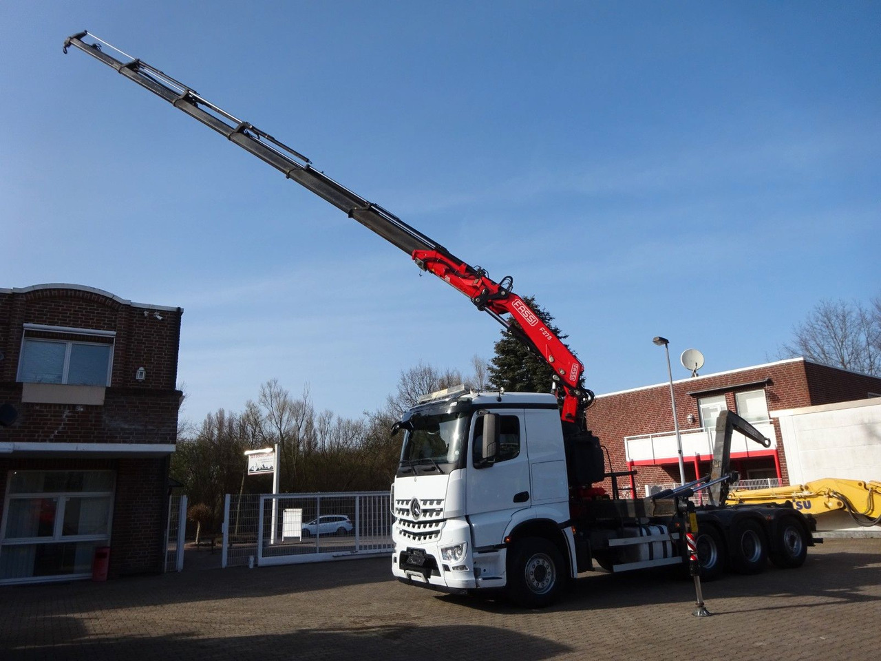 Mercedes-Benz 3248 Fassi Abroller + Fassi F275A Kran 6x2 - Horgos rakodó teherautó, Darus autó: 1 kép. Mercedes-Benz 3248 Fassi Abroller + Fassi F275A Kran 6x2 - Horgos rakodó teherautó, Darus autó: 1 kép.