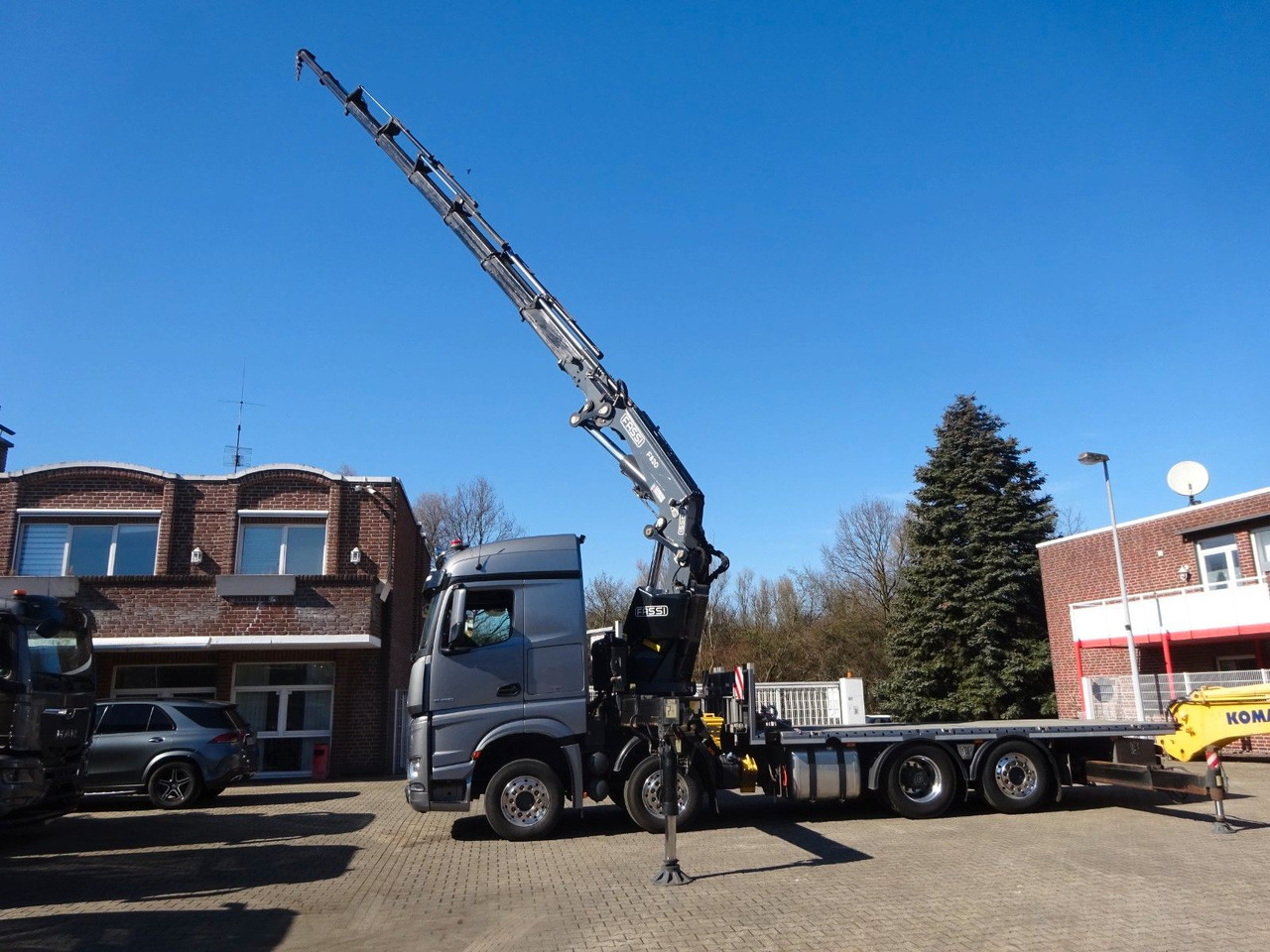 Mercedes-Benz 3453 Plattform + Fassi F820 Kran 8x2 Mercedes-Benz 3453 FASSI F820 Kran 8x Hydr. Ausschub - Darus autó, Platós teherautó: 2 kép. Mercedes-Benz 3453 Plattform + Fassi F820 Kran 8x2 Mercedes-Benz 3453 FASSI F820 Kran 8x Hydr. Ausschub - Darus autó, Platós teherautó: 2 kép.