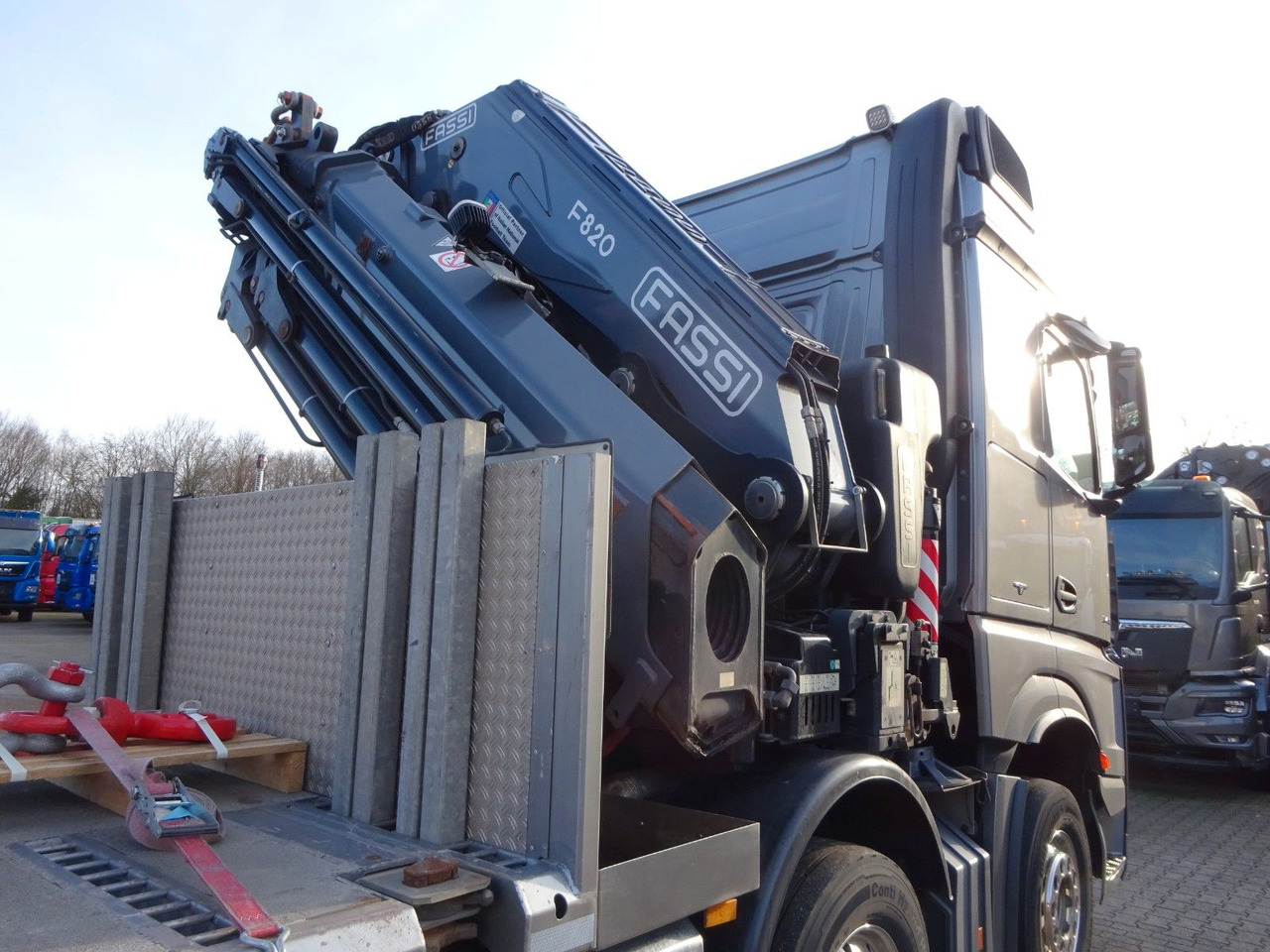 Új Darus autó, Platós teherautó Mercedes-Benz 3453  Plattform + Fassi F820 Kran  8x2 Mercedes-Benz 3453 FASSI F820 Kran 8x Hydr. Ausschub: 16 kép.