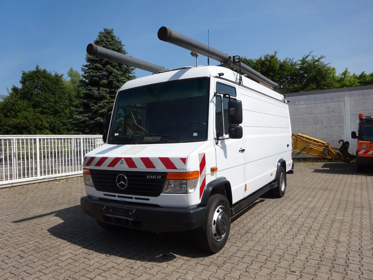 Mercedes-Benz 616D Vario Kastenwagen 4x2 - Furgon: 1 kép. Mercedes-Benz 616D Vario Kastenwagen 4x2 - Furgon: 1 kép.