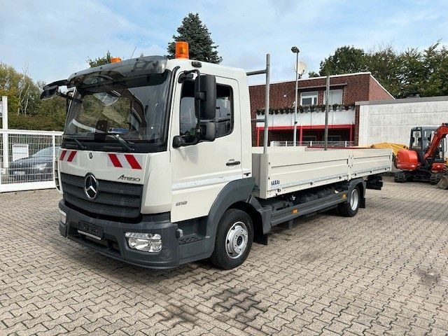 Mercedes-Benz 818 Atego NEUE Pritsche 4x2 - Platós kisteherautó: 2 kép. Mercedes-Benz 818 Atego NEUE Pritsche 4x2 - Platós kisteherautó: 2 kép.